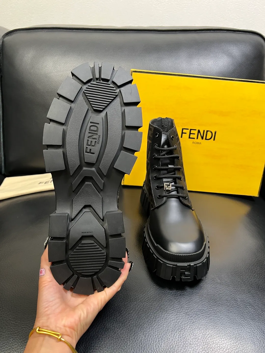 Men's shoes 💰900 FENDI High-quality top craftsmanship, Fendi boots high-top counter synchronization, original factory configuration imported Italian cowhide fly-knit fabric, imported cowhide lining, breathable and comfortable, soles: original soles specially provided by the original factory, original factory and single goods are welcome to compare, code number 39-44 (customized 38 45)